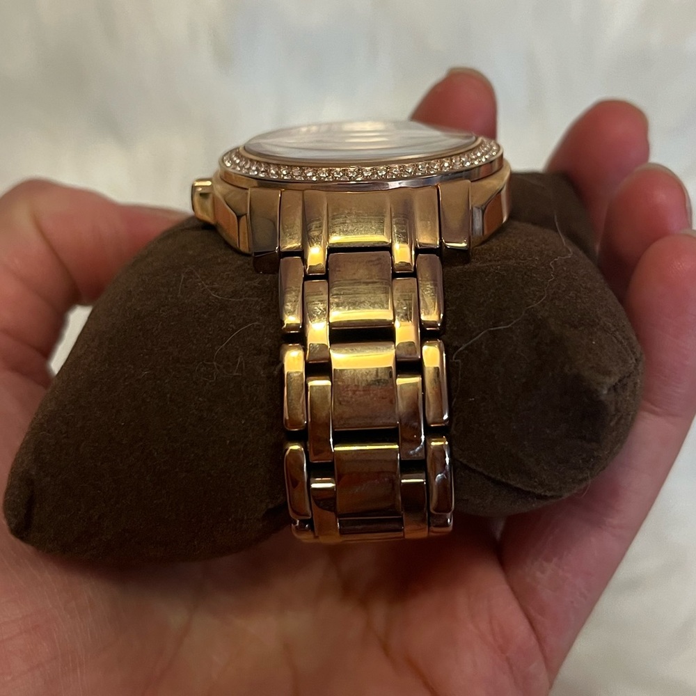 MICHAEL KORS ROSE GOLD WATCH - Picture 4 of 7